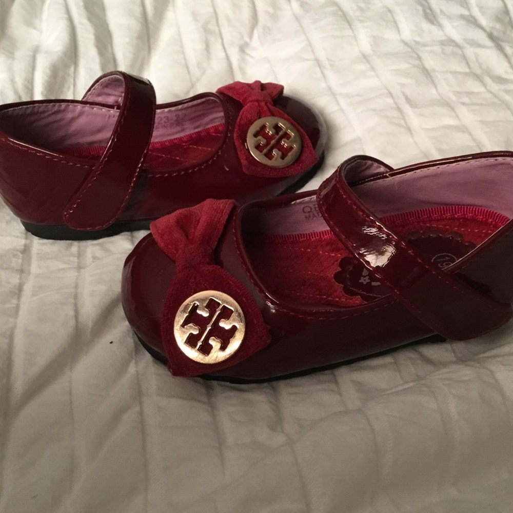 Girls size 4 red flats